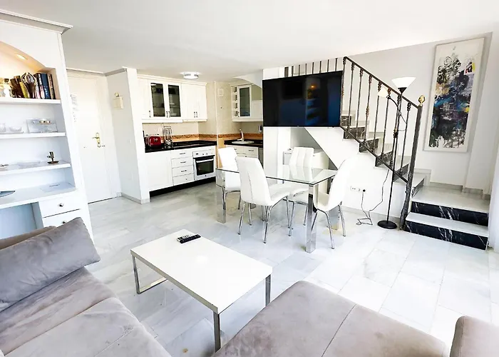 Skol 508 West Facing Duplex With Amazing Sea Views アパート