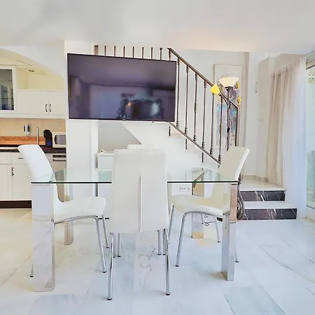 Skol 508 West Facing Duplex With Amazing Sea Views *